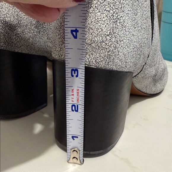 REPORT Signature‎ Women's White Crackled pointed Toe Ankle Boots Size 7 - Picture 4 of 11